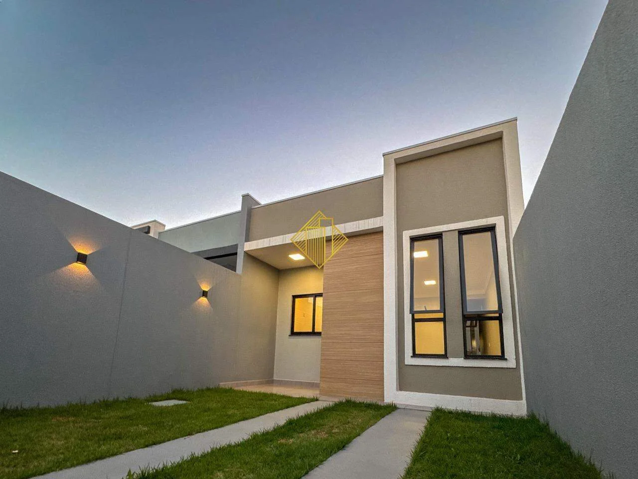 Casa nova, moderna e pronta pra morar!