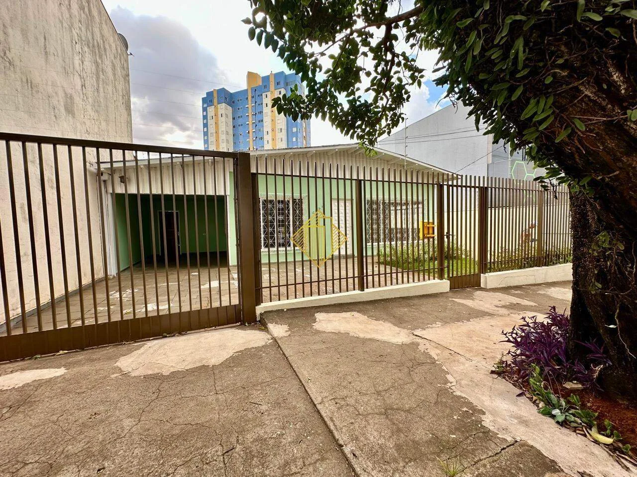 Casa para aluguel, 3 quartos, 1 suíte, 2 vagas, Centro - Cascavel/PR