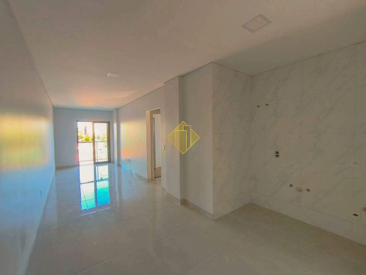 Apartamento à venda com suíte e sacada ampliável no Jardim Gisela em Toledo PR