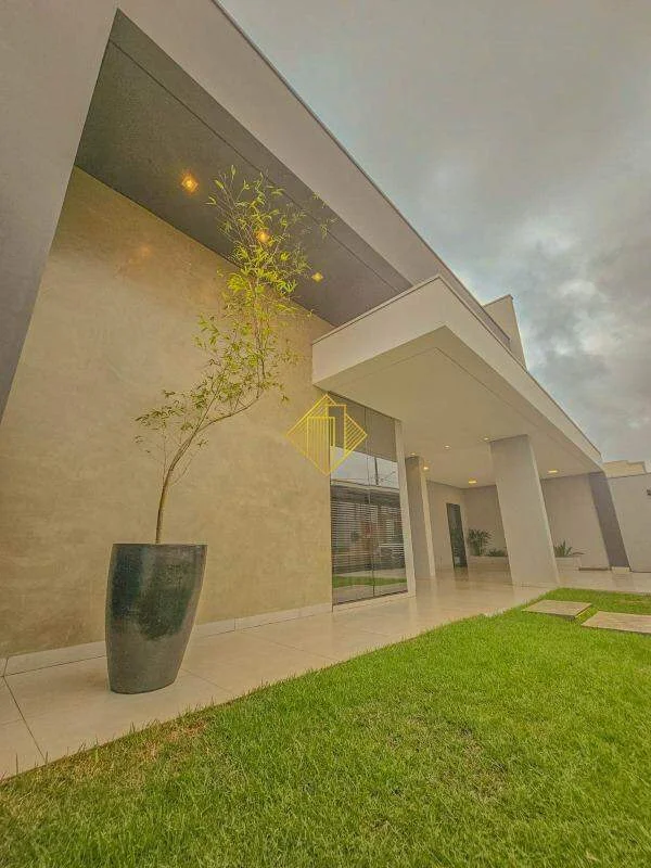 Casa alto padrão à venda em Toledo PR com piscina aquecida e energia solar próxima ao Lago do Povo