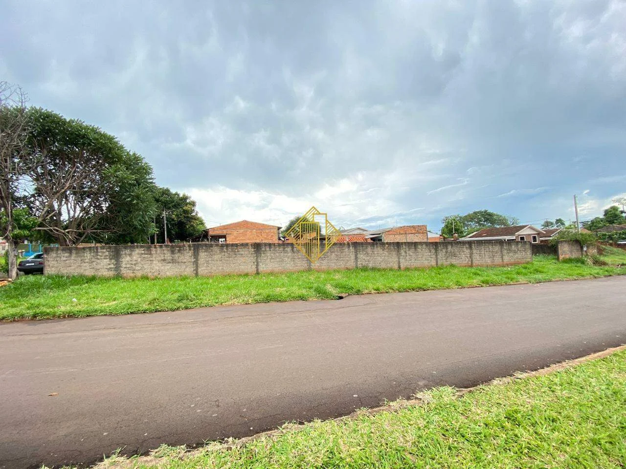 Terreno de Esquina 555m² no Parque Independência – Aceita Permuta por Carro ou Apartamento