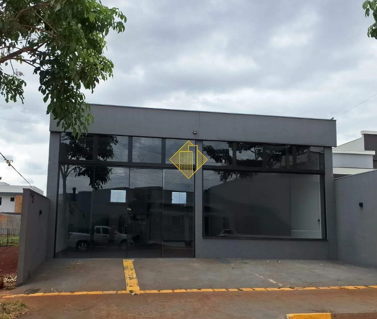 SALA COMERCIAL/BARRACÃO CLIMATIZADO NO JARDIM PANORAMA EM TOLEDO- PARANÁ