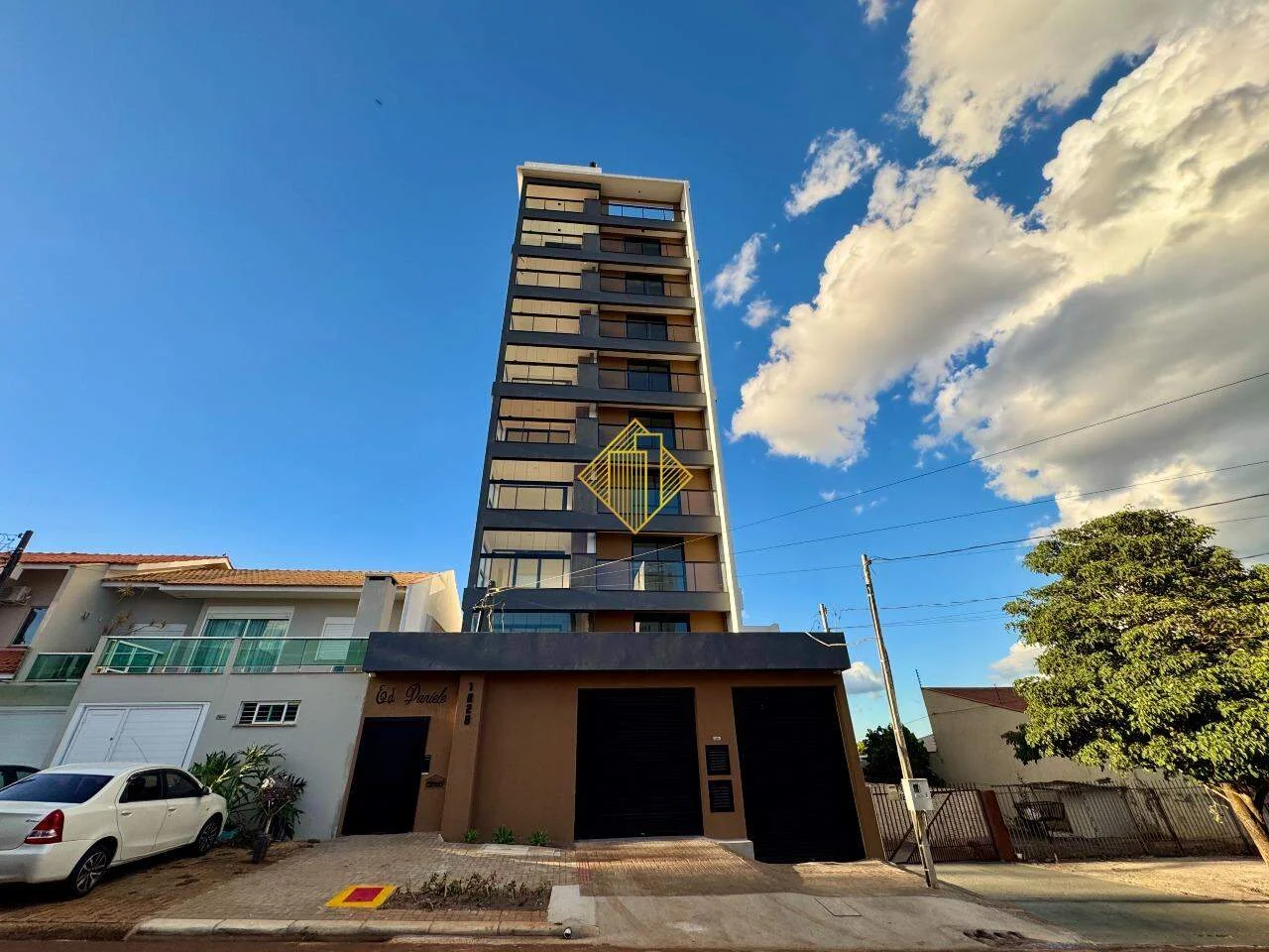 Cobertura duplex com terraço e 4 suítes.