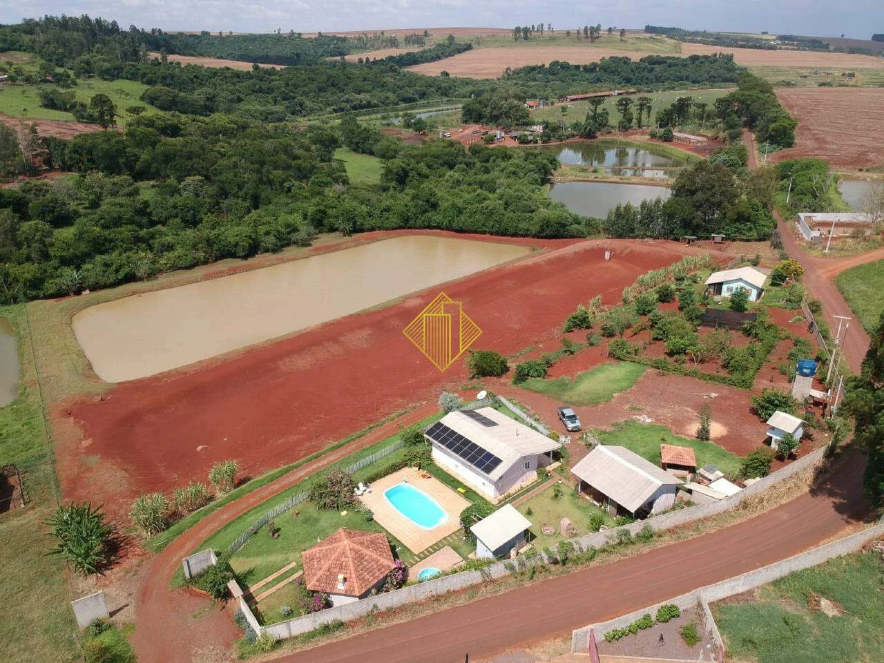 ** Chacará a venda com 03 casas, piscina, estrura com tanque para peixes Ouro Verde D´ PR**