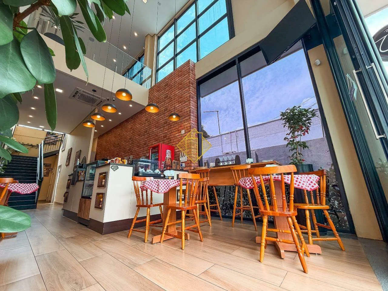 "PONTO COMERCIAL COM CAFETERIA INSTALADA, TOLEDO/PR"