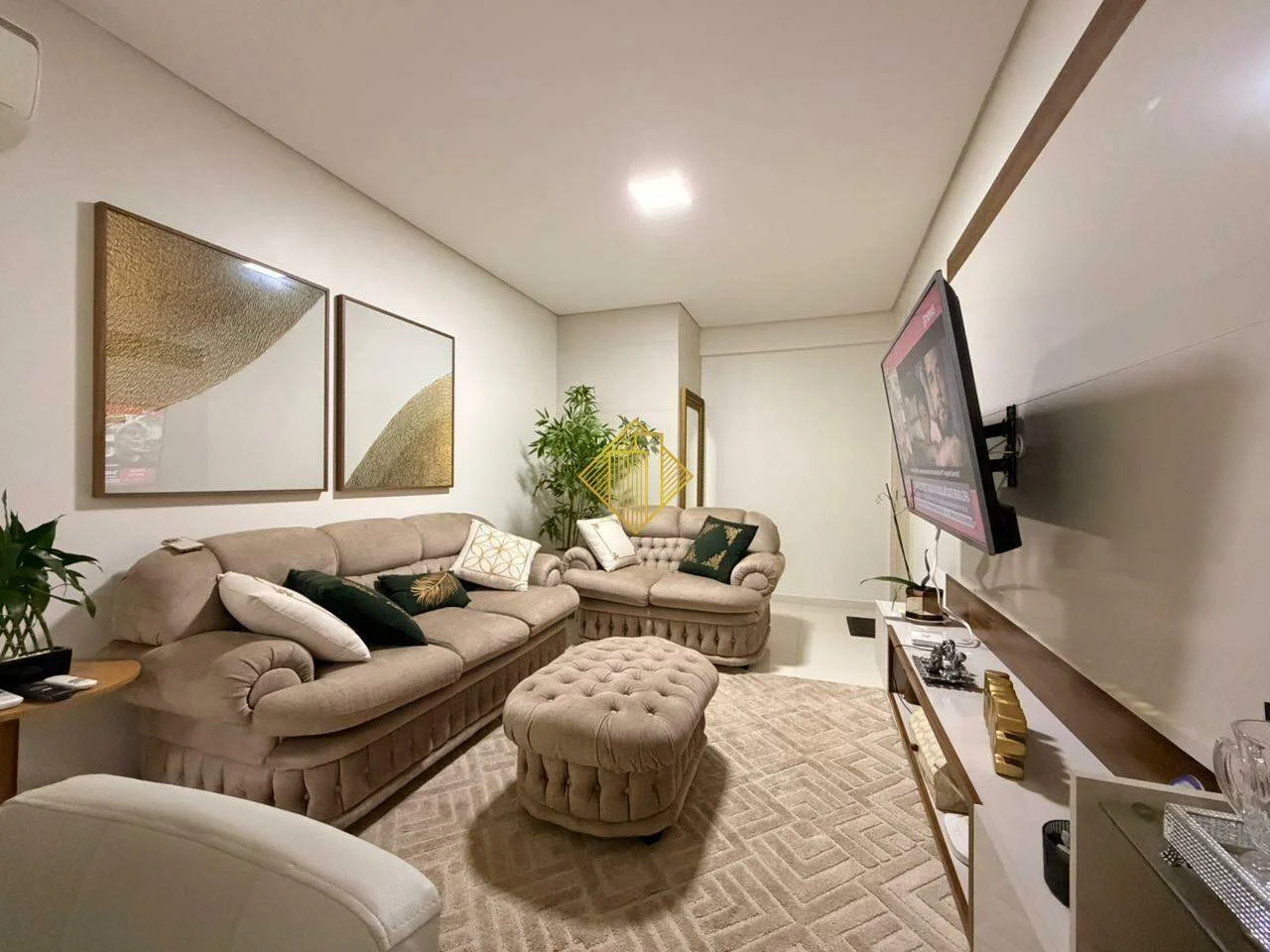 APARTAMENTO COM 1 SUÍTE E 2 QUARTOS NA VILA INDUSTRIAL, TOLEDO-PR
