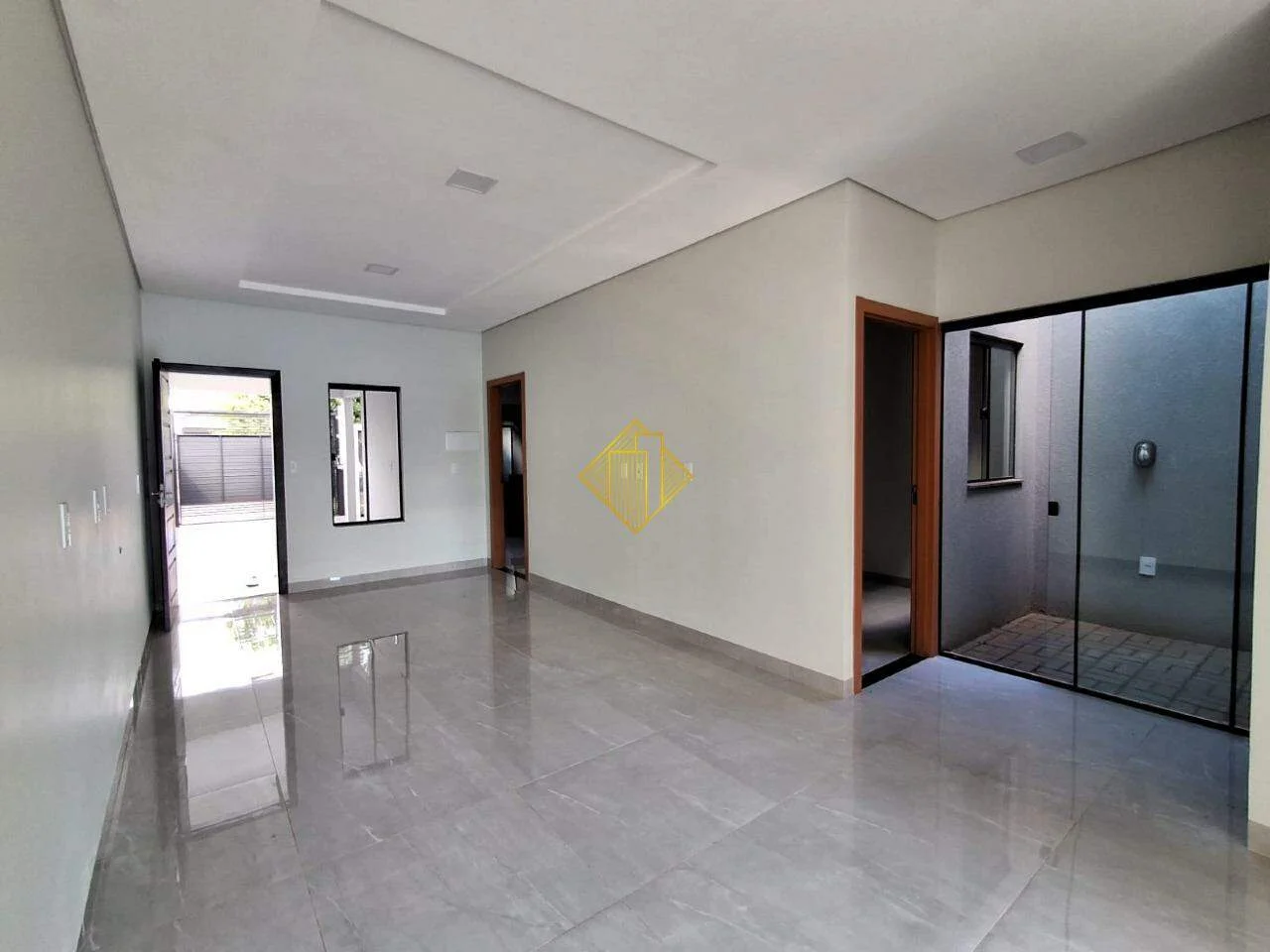 CASA COM SUÍTE NO JARDIM TOCANTINS EM TOLEDO-PARANÁ