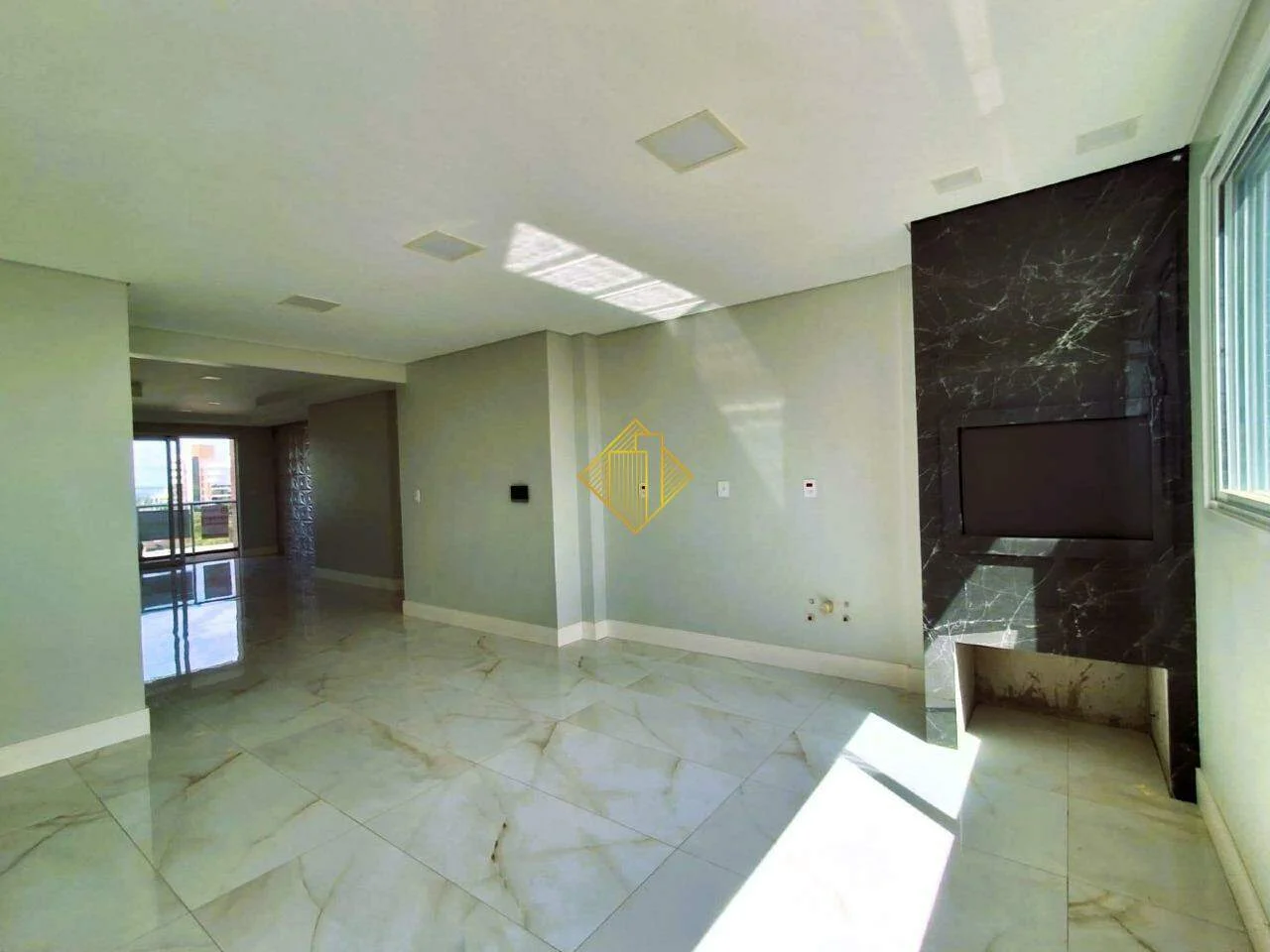 APARTAMENTO COM SUÍTE E SACADA NO JARDIM LA SALLE EM TOLEDO-PARANÁ