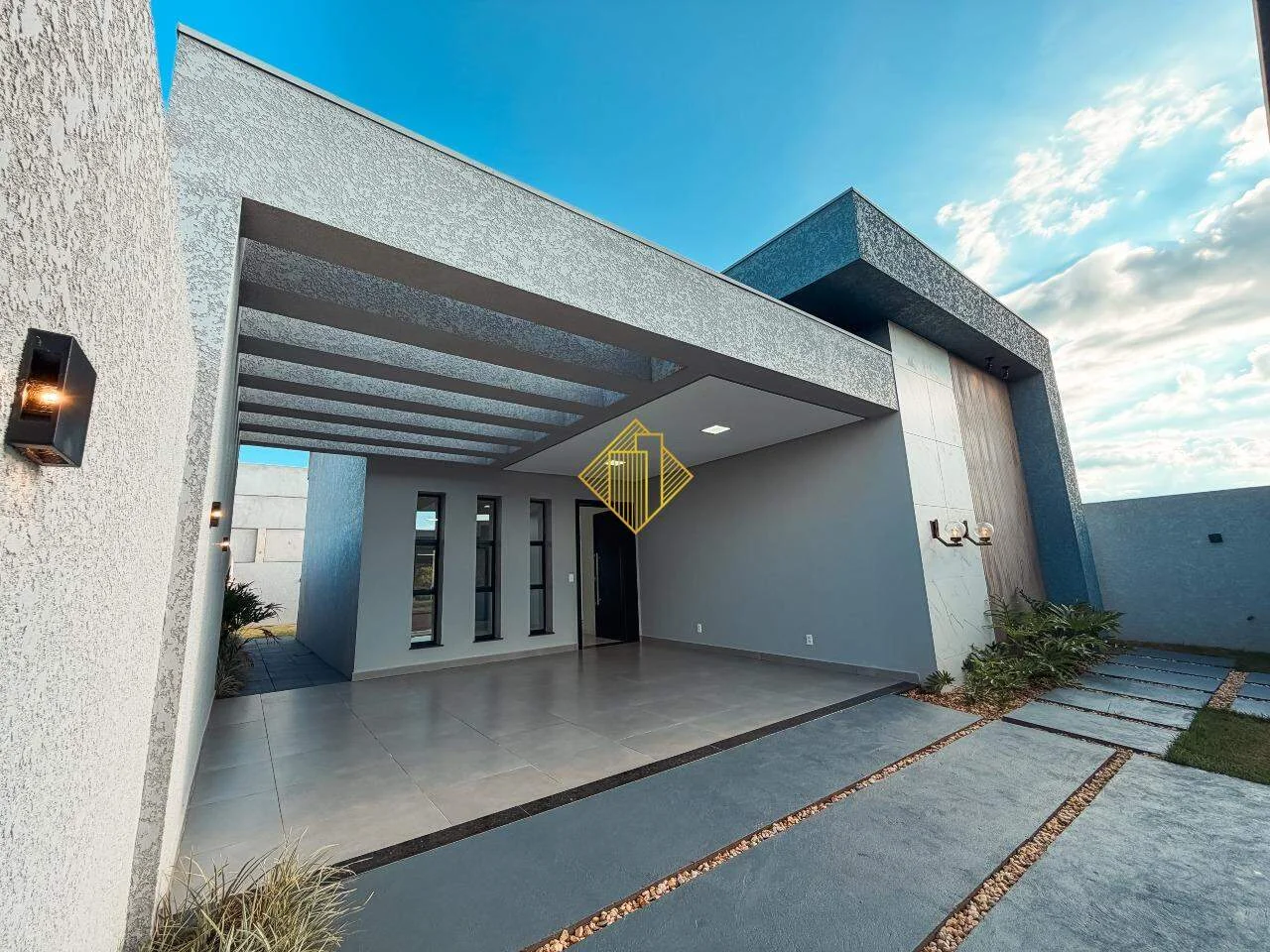 Casa à venda em Cascavel (Bairro Cancelli) – 3 quartos, 1 suíte, 3 vagas, porcelanato