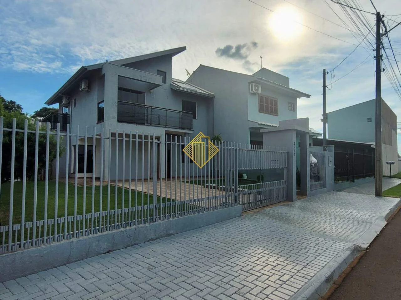 Sobrado à venda, 4 quartos, 2 suítes, 3 vagas, Vila Industrial - Toledo/PR