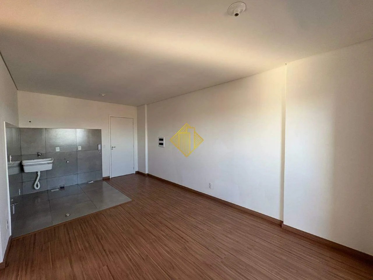 APARTAMENTO EM ÓTIMA LOCALIZAÇÃO COM DOIS QUARTOS EM TOLEDO-PARANÁ