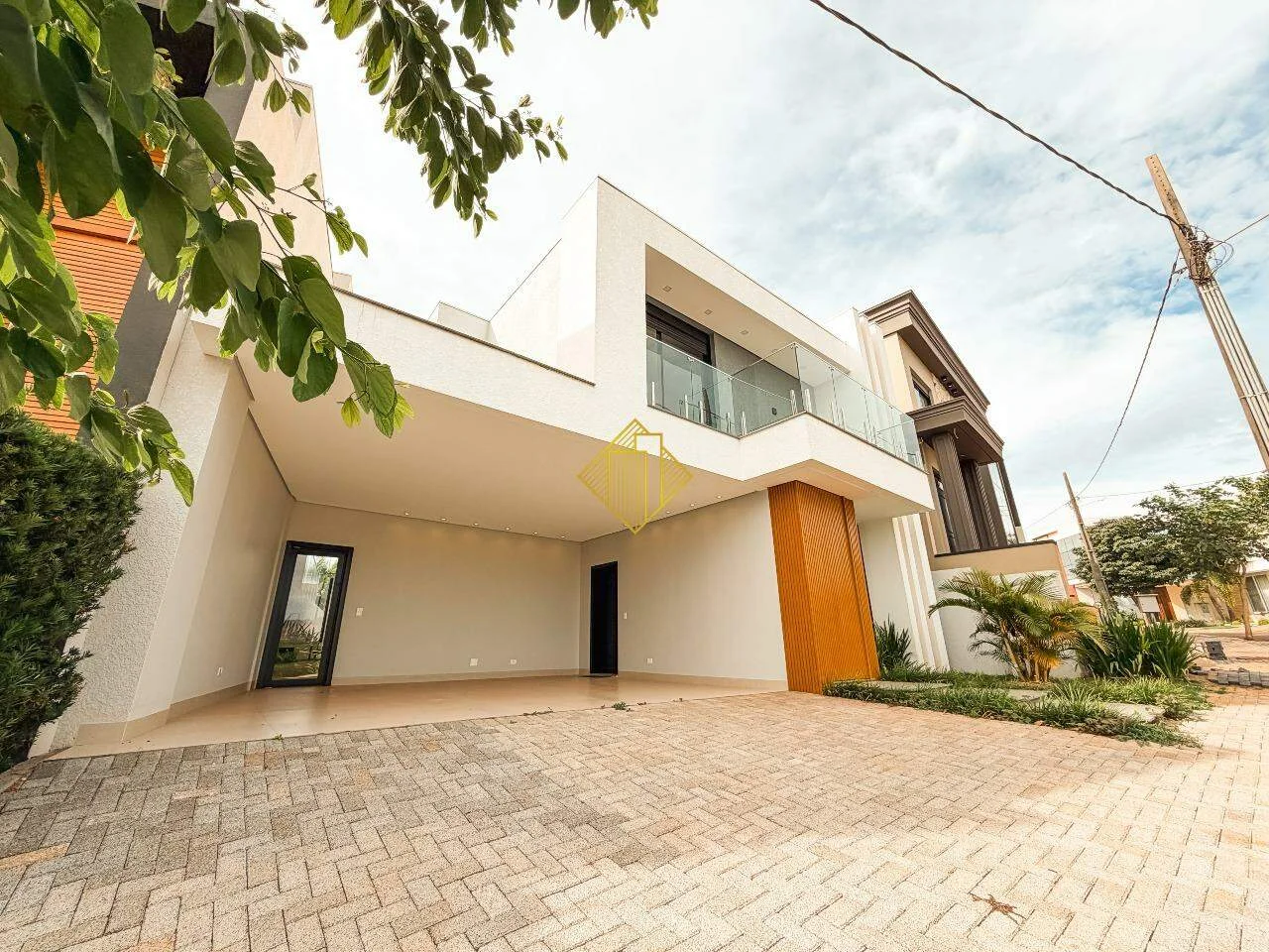 SOBRADO NOVO | SEMIMOBILIADO | COM PISCINA E 3 SUITÉS NO CONDOMINIO PAYSAGE FELICITÁ Felicitá
