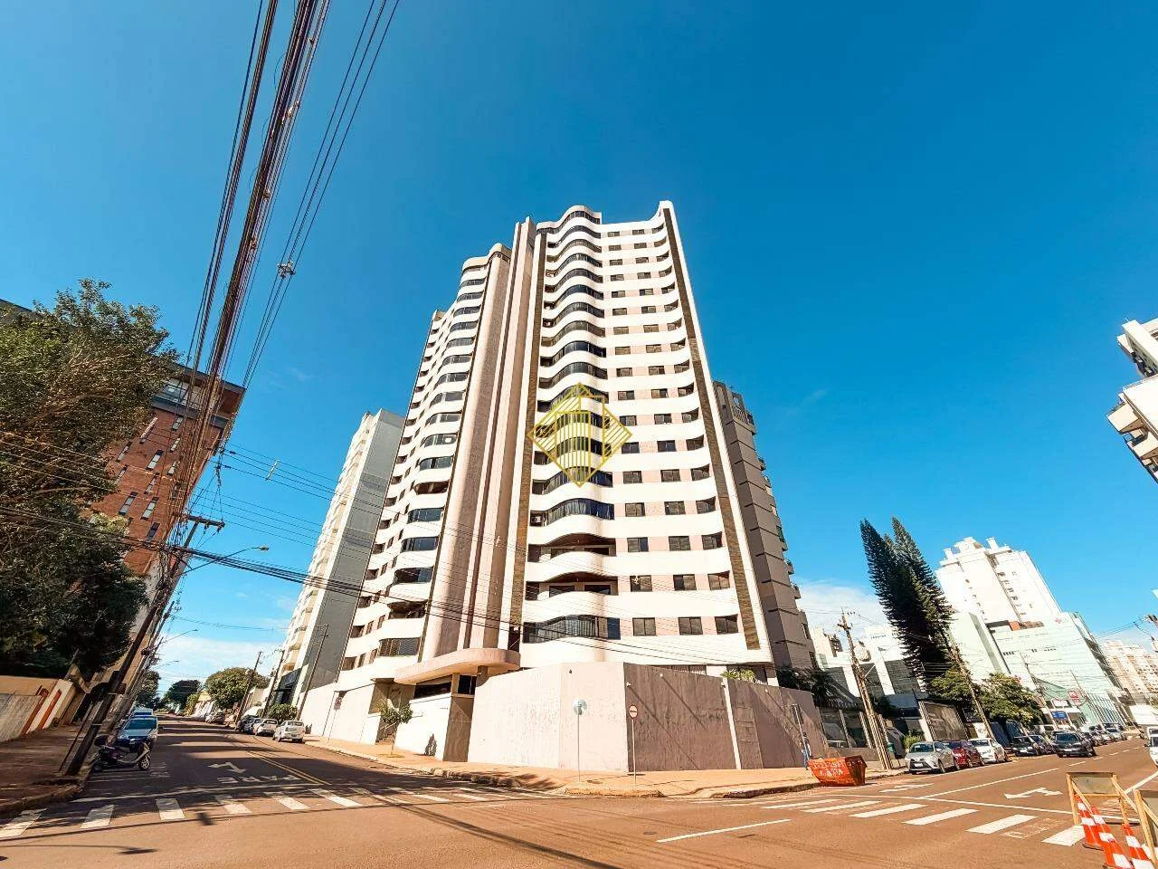 Apartamento à venda, 2 quartos, 1 suíte, 2 vagas, Centro - Cascavel/PR