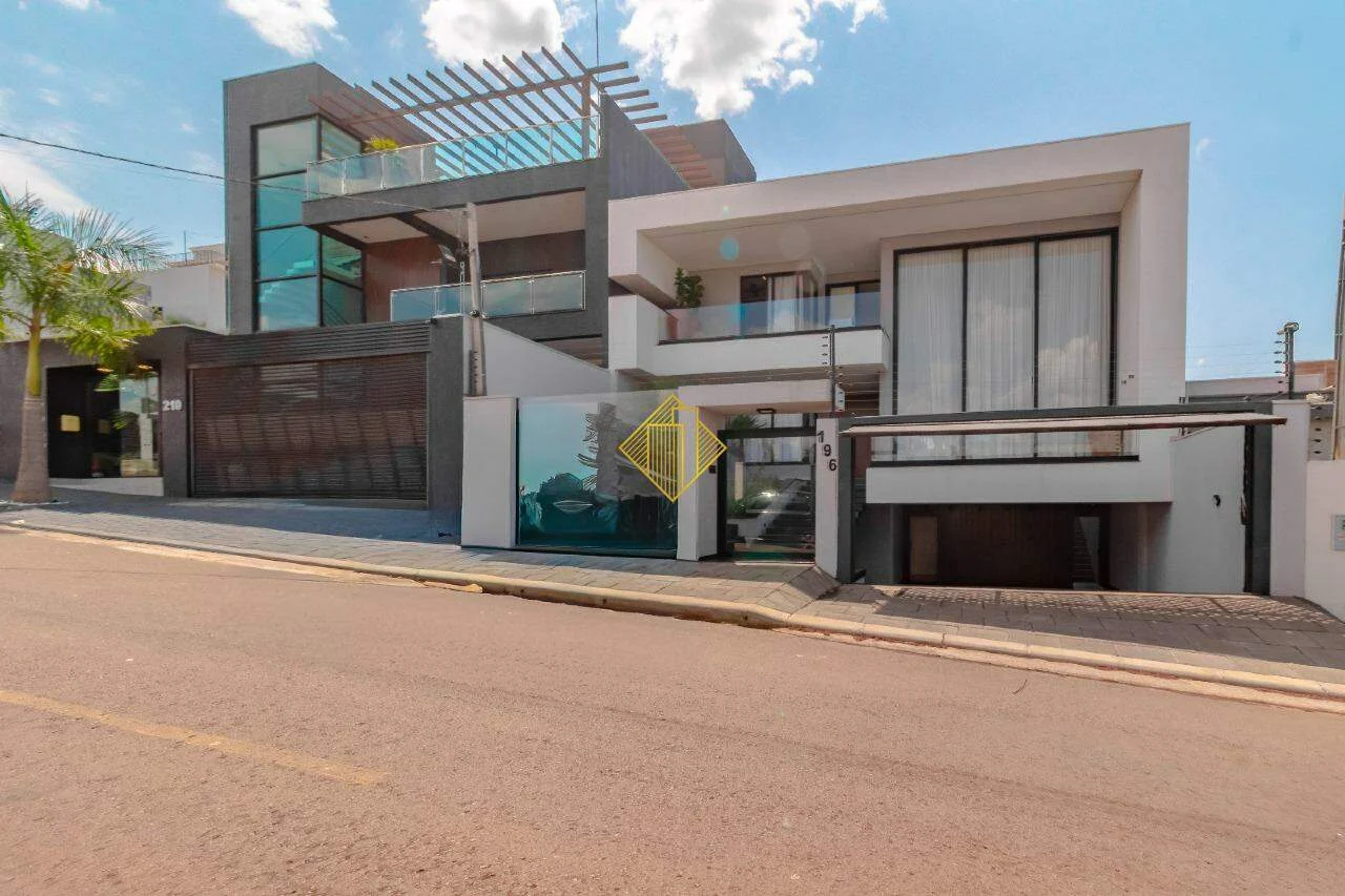 SOBRADO TRIPLEX TROPICAL II -