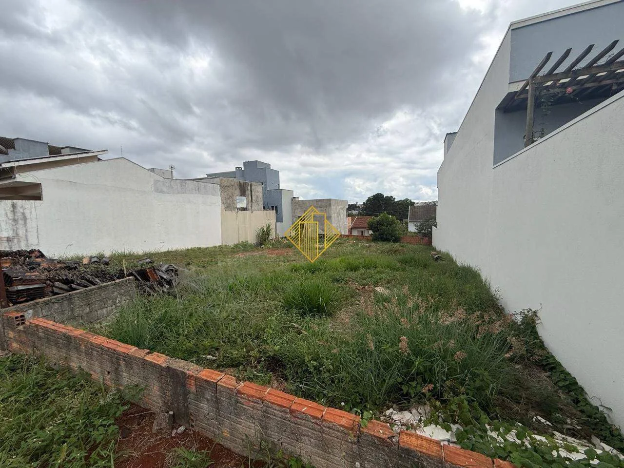 MEIO TERRENO À VENDA NO PIONEIROS CATARINENSE