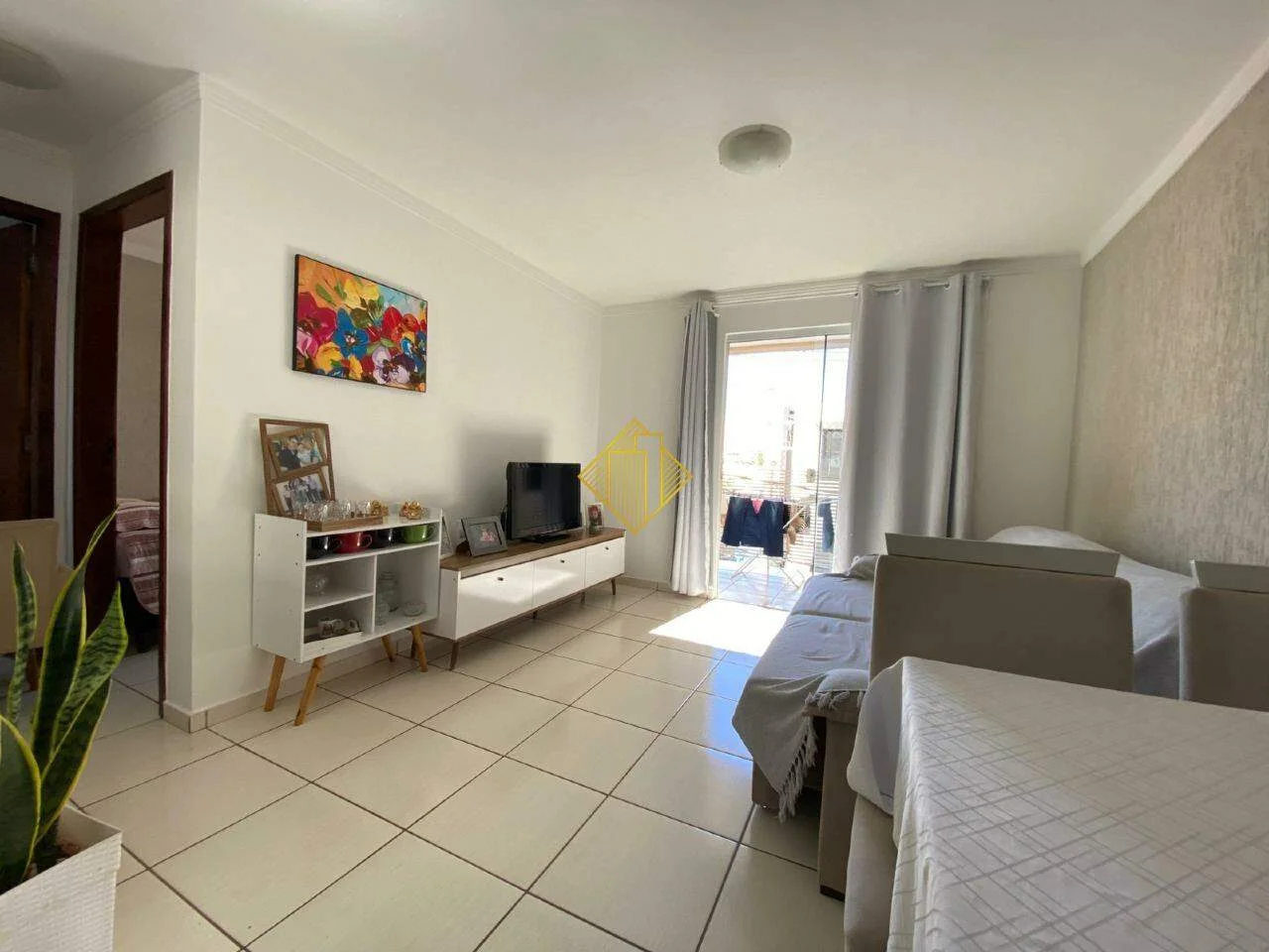 APARTAMENTO NO CENTRO DE CASCAVEL COM 2 QUARTOS - SACADA COM CHURRASQUEIRA