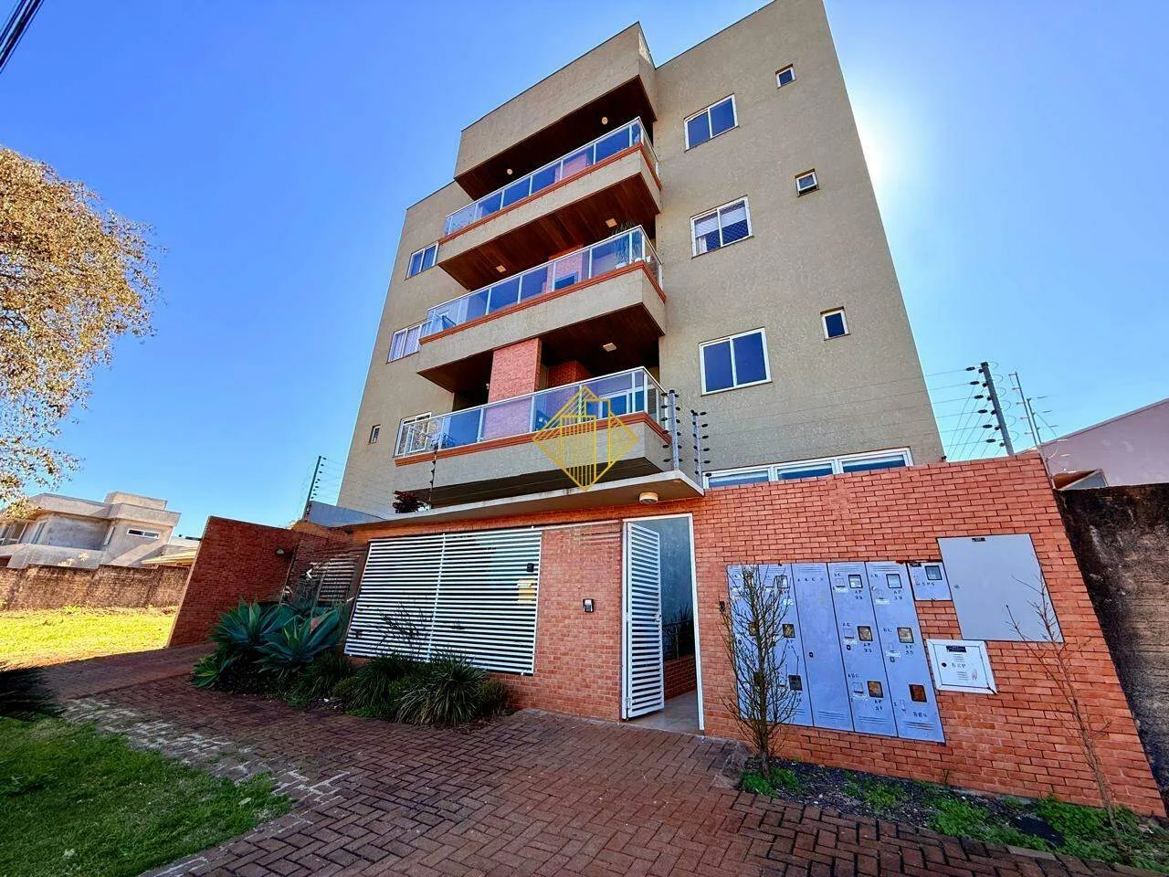 Apartamento com 1 suíte + 2 dormitórios à venda, 137 m² no Canadá.