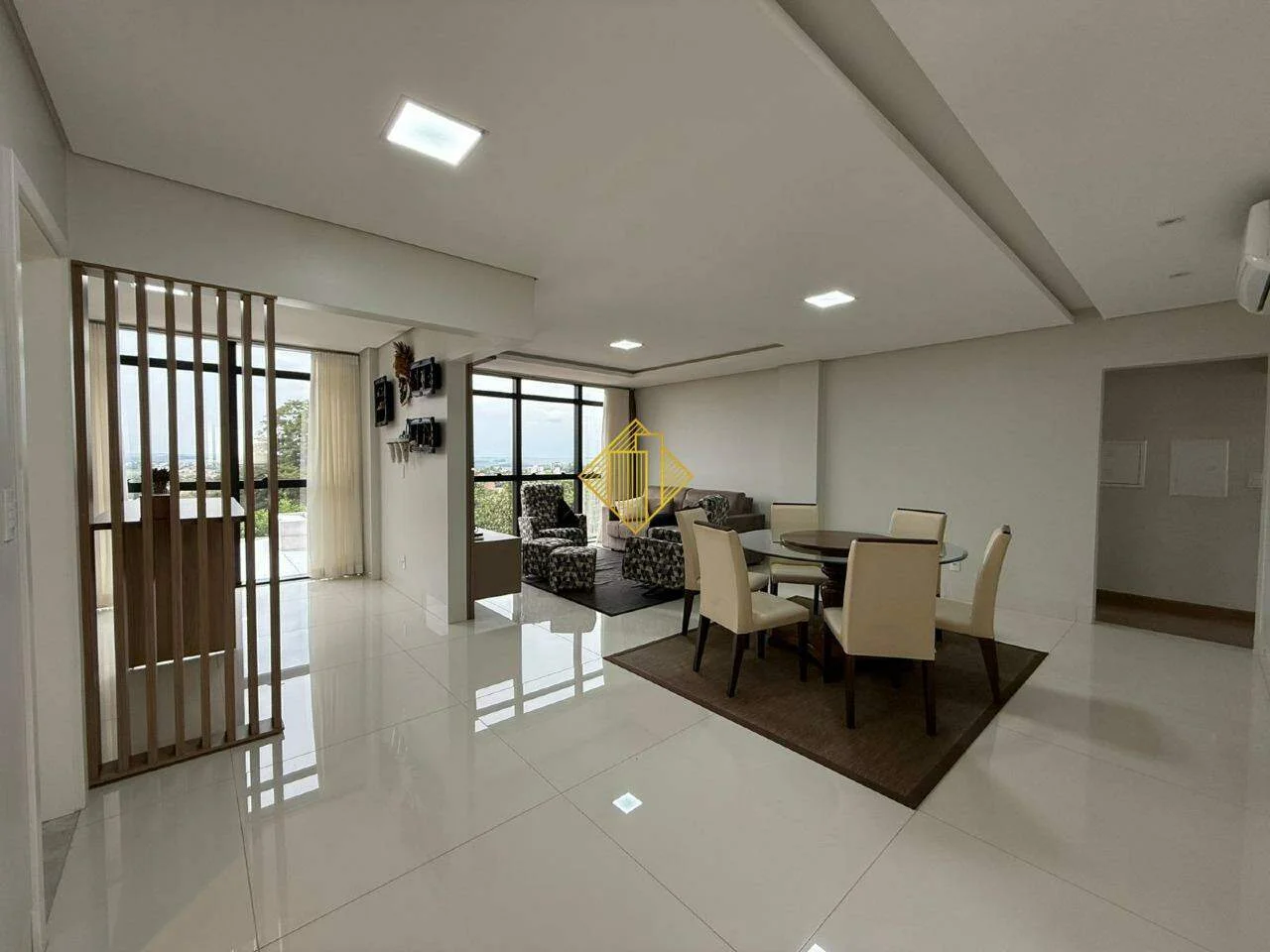 Apartamento com 1 Suíte, mais 2 Quartos no Jardim La Salle.