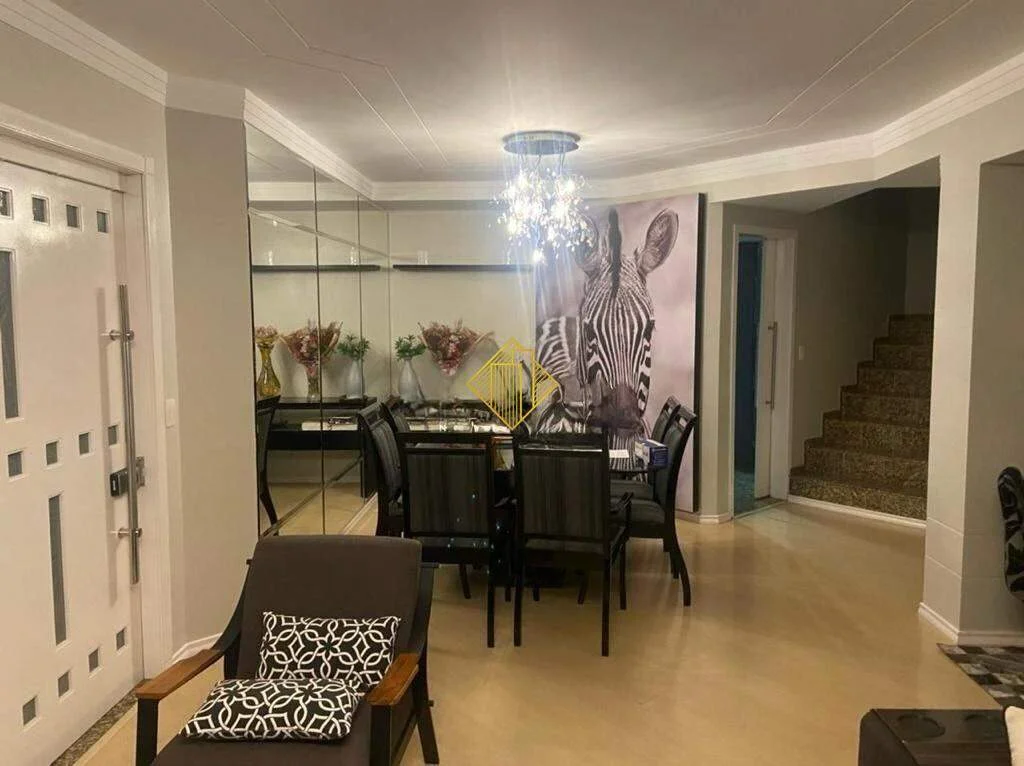 DUPLEX COBERTURA COM 4 DORMITÓRIOS À VENDA NO CENTRO COM 236M2