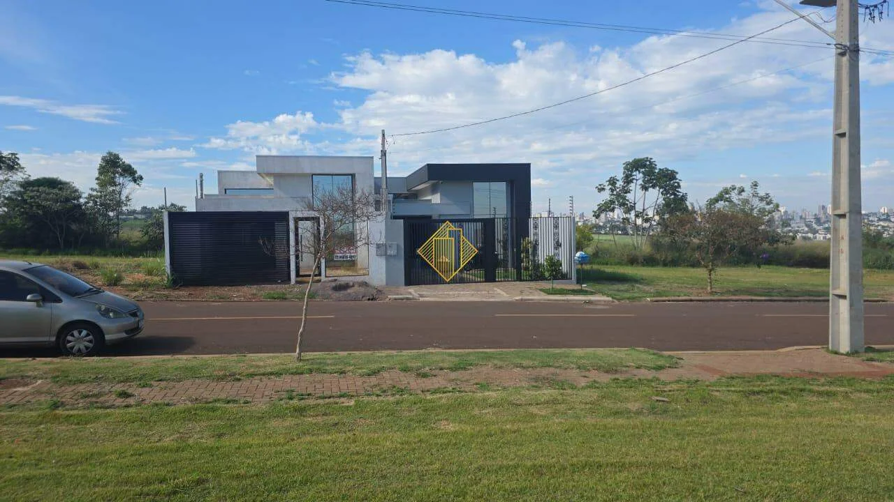 CASA 1 SUÍTE E 2 QUARTOS COM PISCINA NO BAIRRO PAIM/CANADA