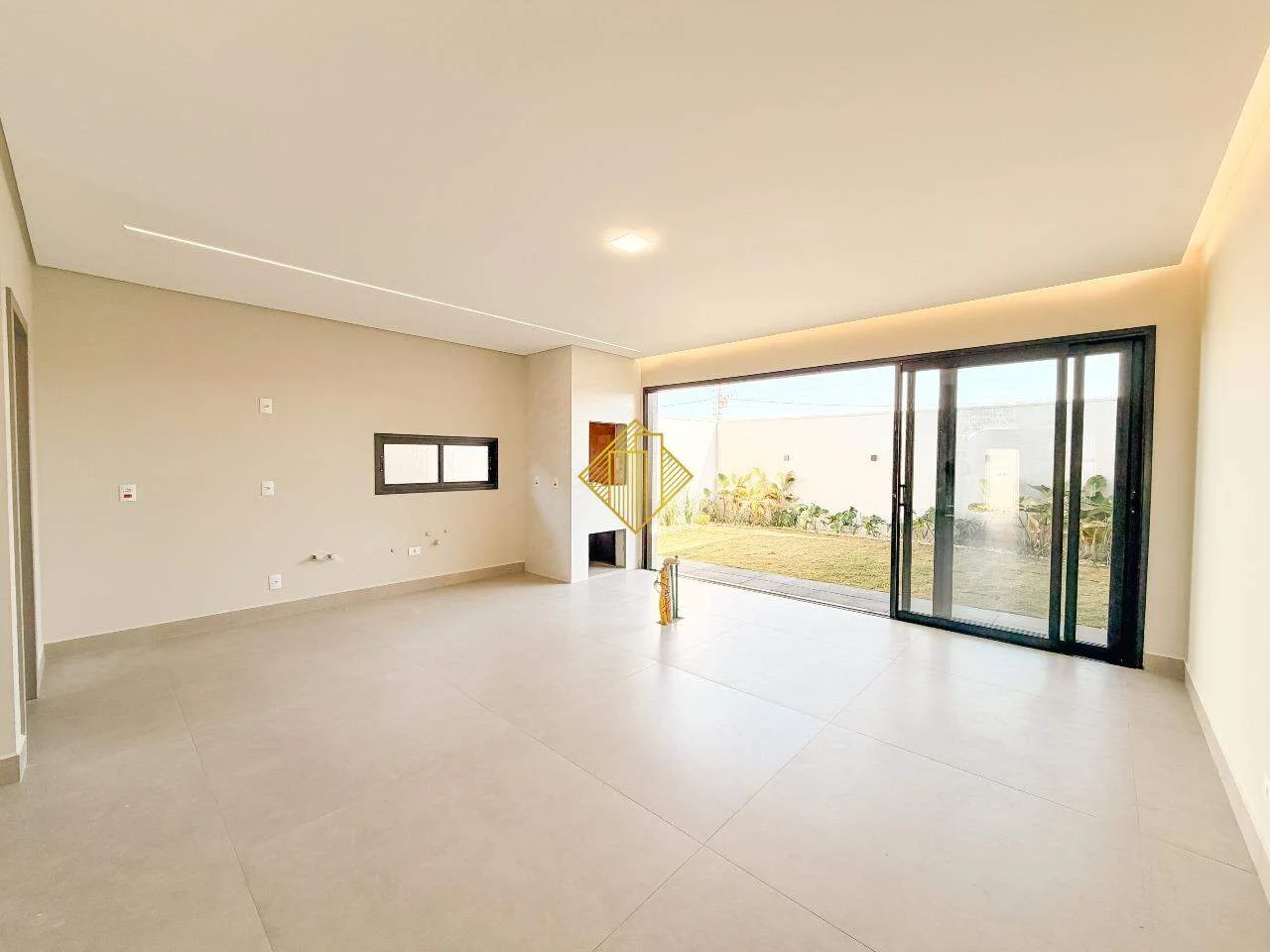 Casa à venda, 4 suítes, 2 vagas, Tropical IV - Cascavel/PR