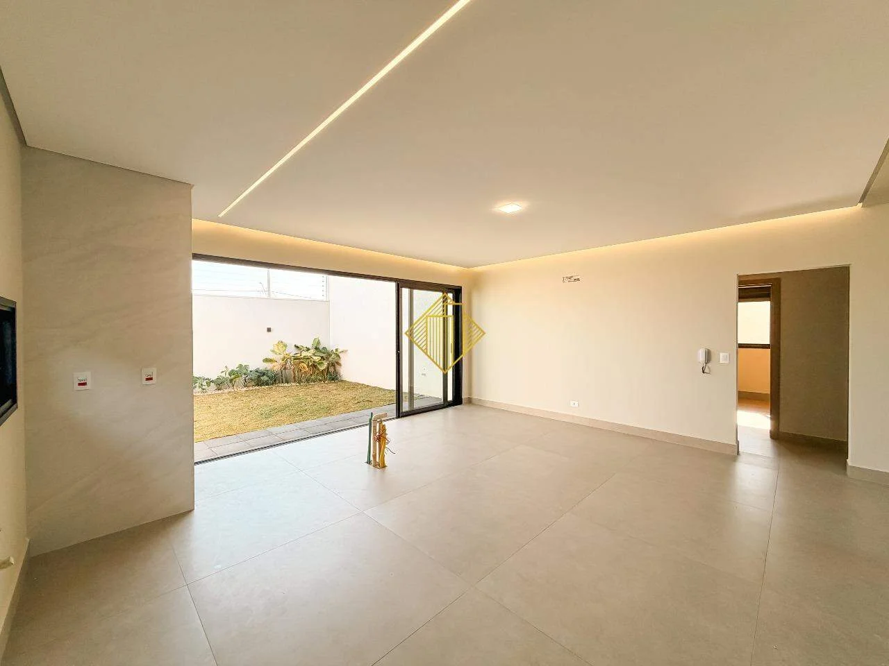 Casa à venda, 4 suítes, 2 vagas, Tropical IV - Cascavel/PR
