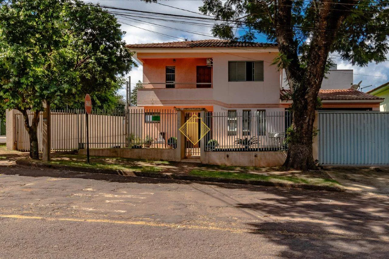 SOBRADO À VENDA COUNTRY - 2 SUÍTES E 2 QUARTOS - 200M2