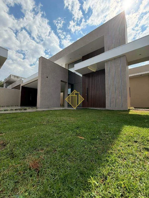 CASA DE ALTO PADRÃO A VENDA NO JARDIM PANCERA COM 03 QUARTOS, 01 SUITE COM CLOSET, PISCINA E SOBRA DE TERRENO