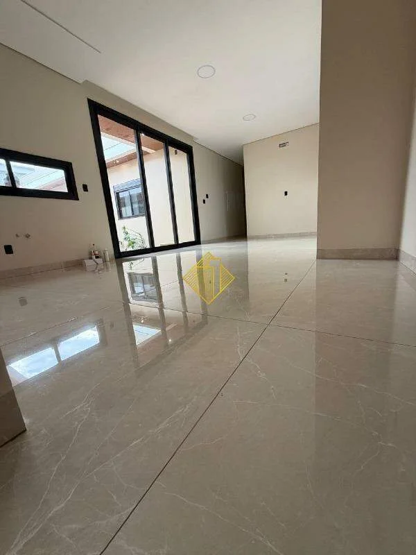 CASA DE ALTO PADRÃO A VENDA NO JARDIM PANCERA COM 03 QUARTOS, 01 SUITE COM CLOSET, PISCINA E SOBRA DE TERRENO