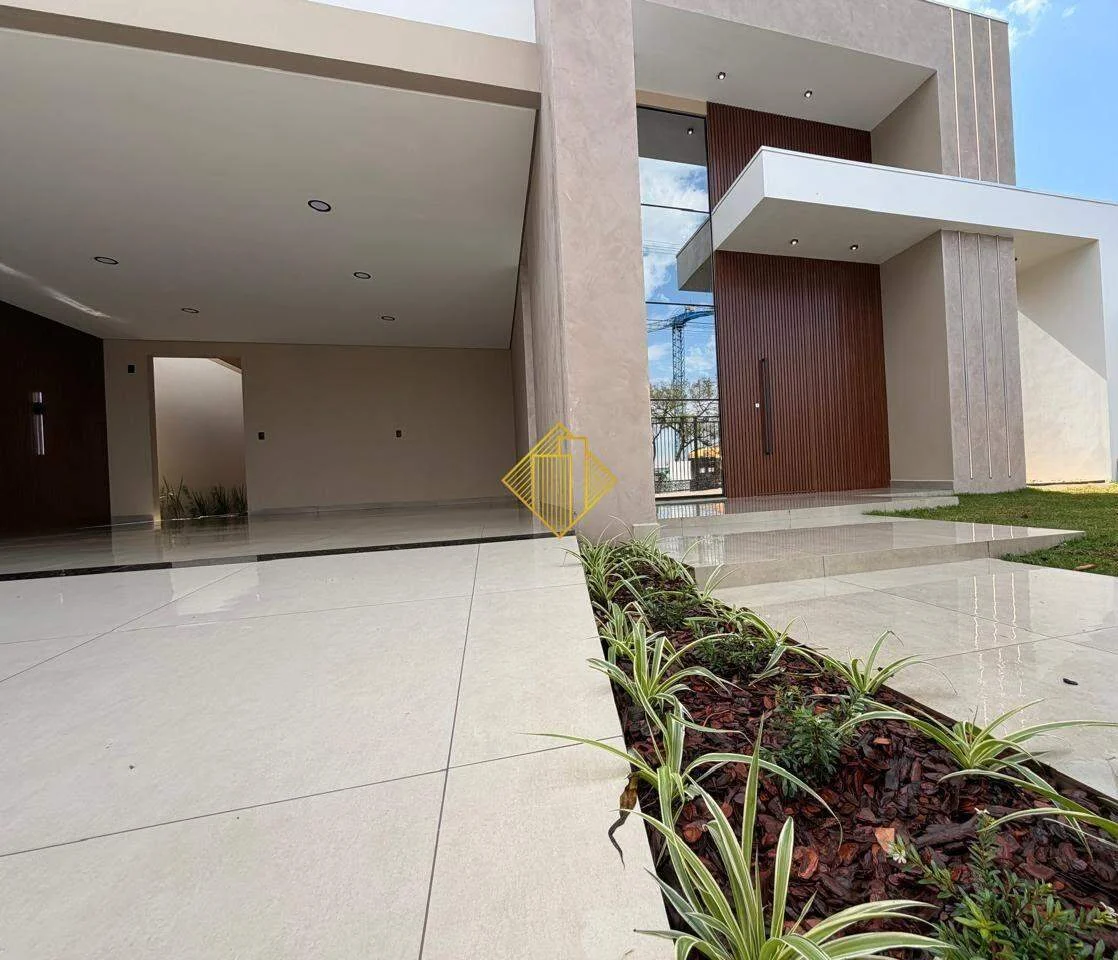 CASA DE ALTO PADRÃO A VENDA NO JARDIM PANCERA COM 03 QUARTOS, 01 SUITE COM CLOSET, PISCINA E SOBRA DE TERRENO