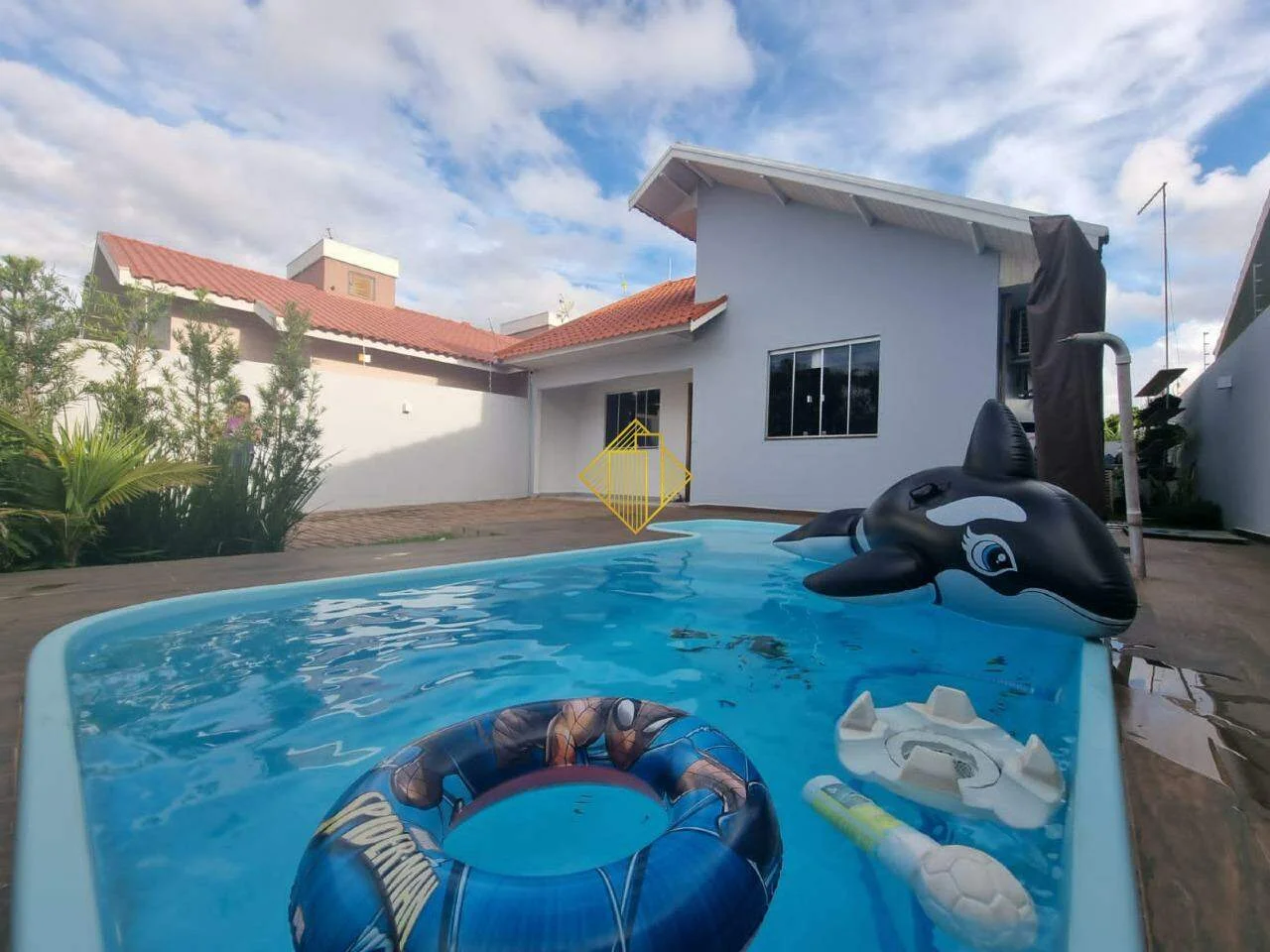 CASA COM PISCINA PARA LOCAÇÃO NO JARDIM COOPAGRO EM TOLEDO/PARANÁ