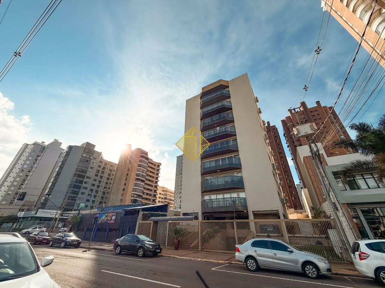 Apartamento à venda, 3 quartos, 2 suítes, 2 vagas, Centro - Cascavel/PR