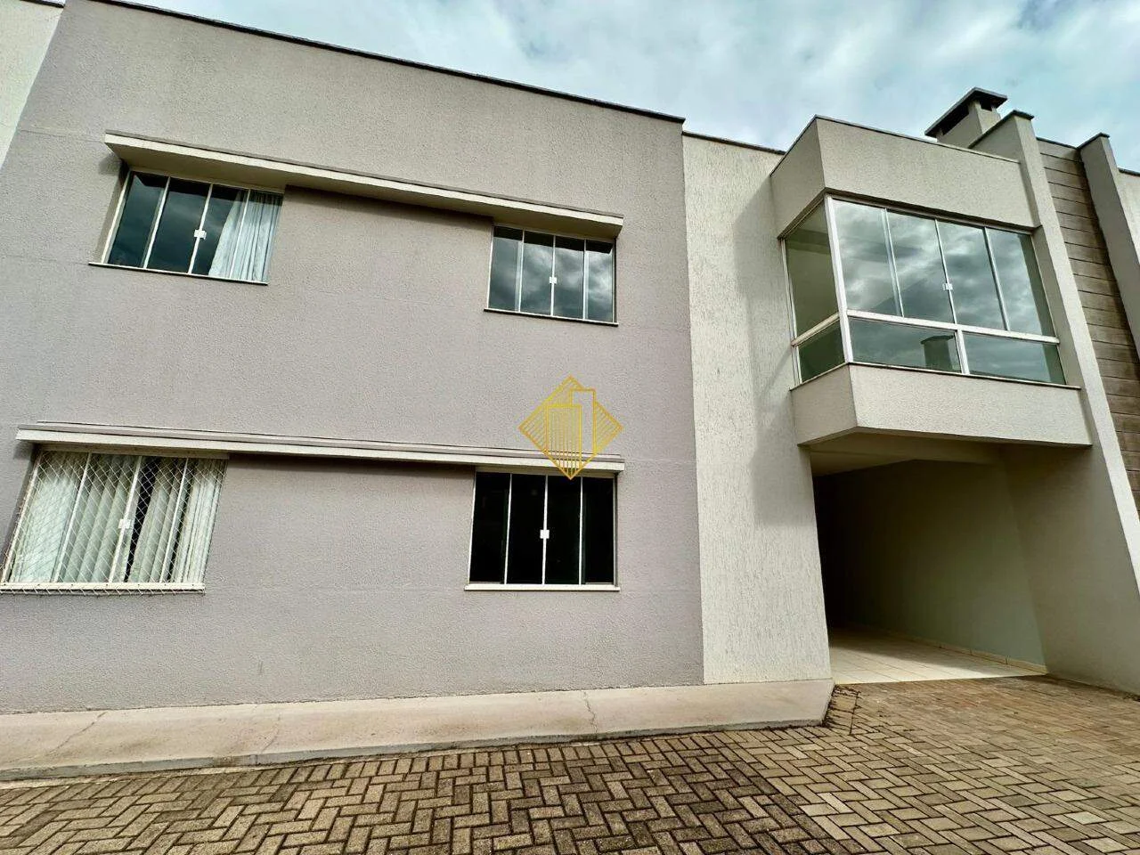 Sobrado para aluguel, 3 quartos, 1 suíte, 2 vagas, Centro - Cascavel/PR