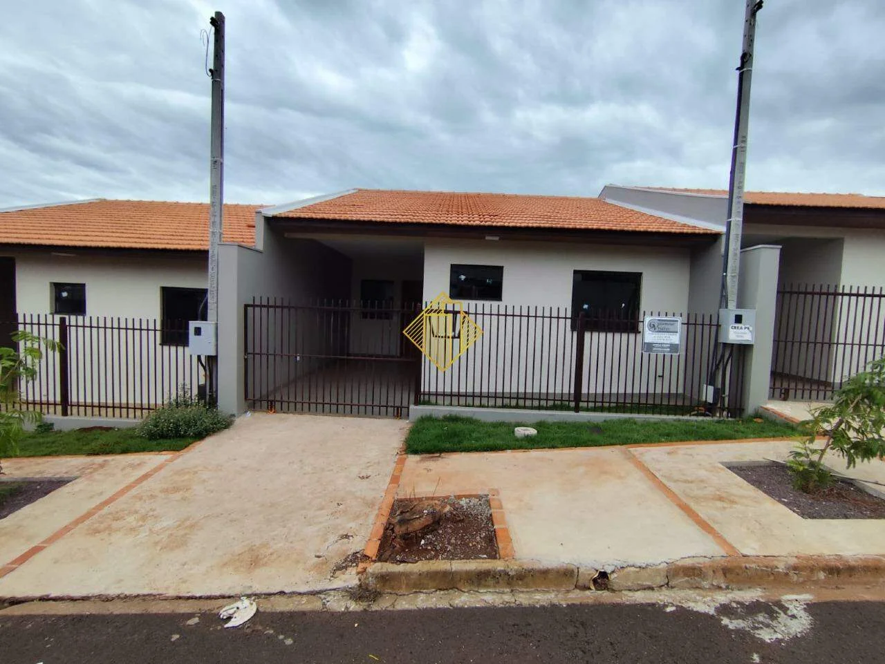 **Casa a venda 02 Quartos, excelente localizção JD. São Francisco - Toledo -PR**