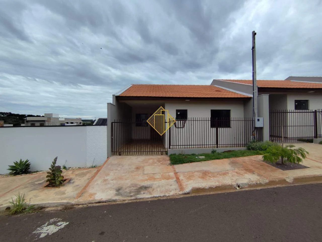 **Casa a venda 02 Quartos, excelente localizção JD. São Francisco - Toledo -PR**