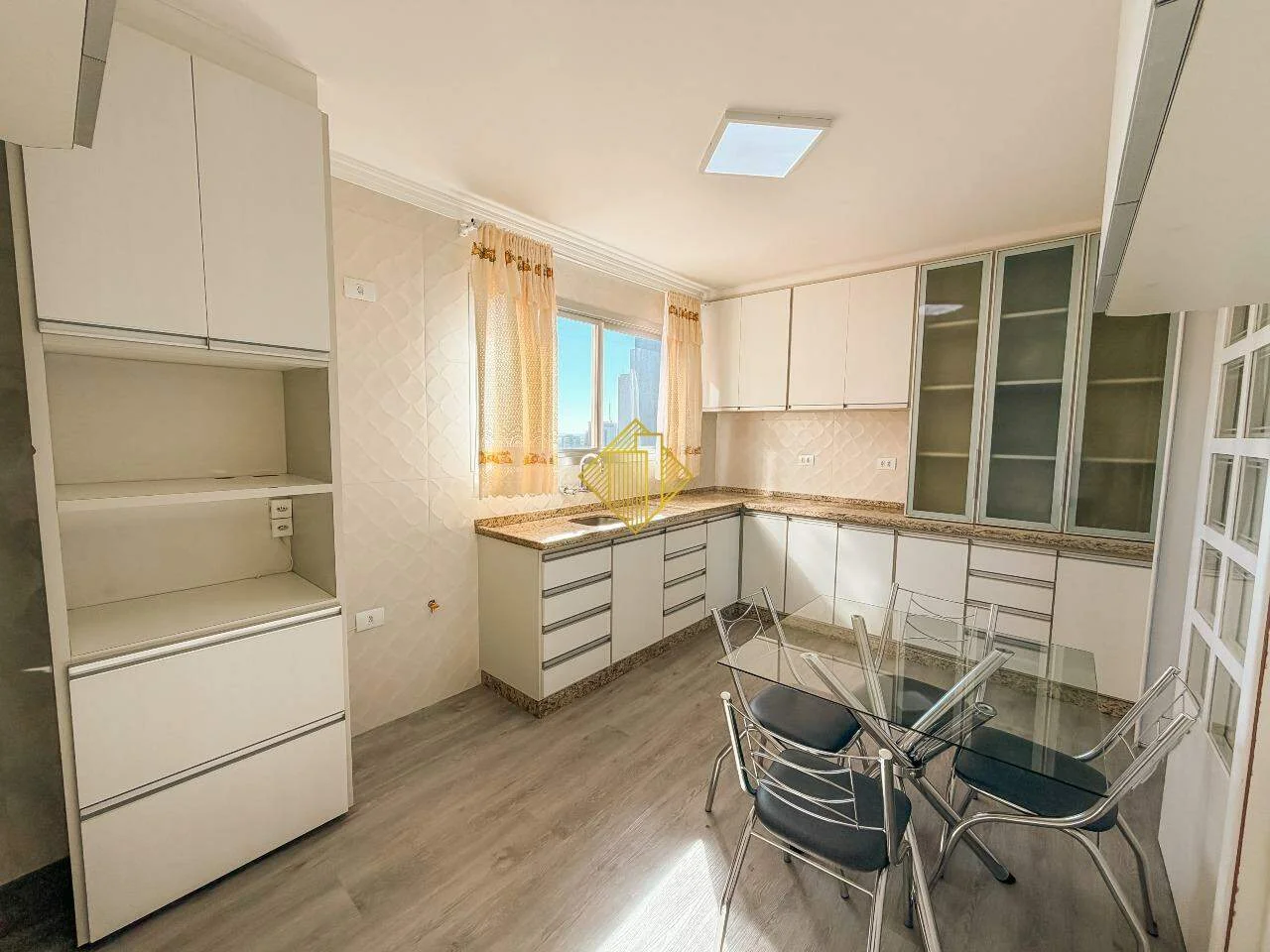 Apartamento para aluguel, 3 quartos, 1 suíte, 1 vaga, Centro - Cascavel/PR