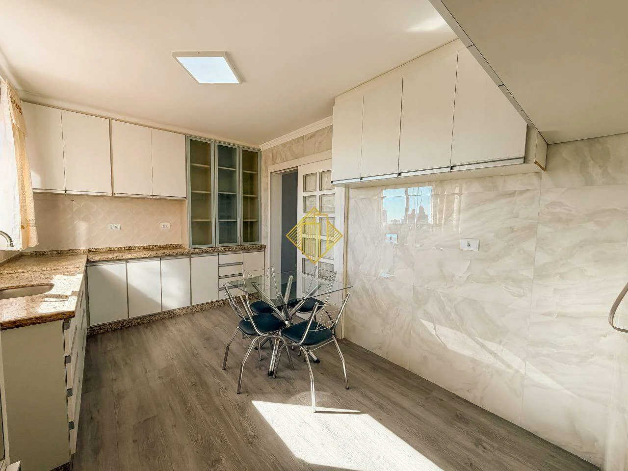 Apartamento para aluguel, 3 quartos, 1 suíte, 1 vaga, Centro - Cascavel/PR