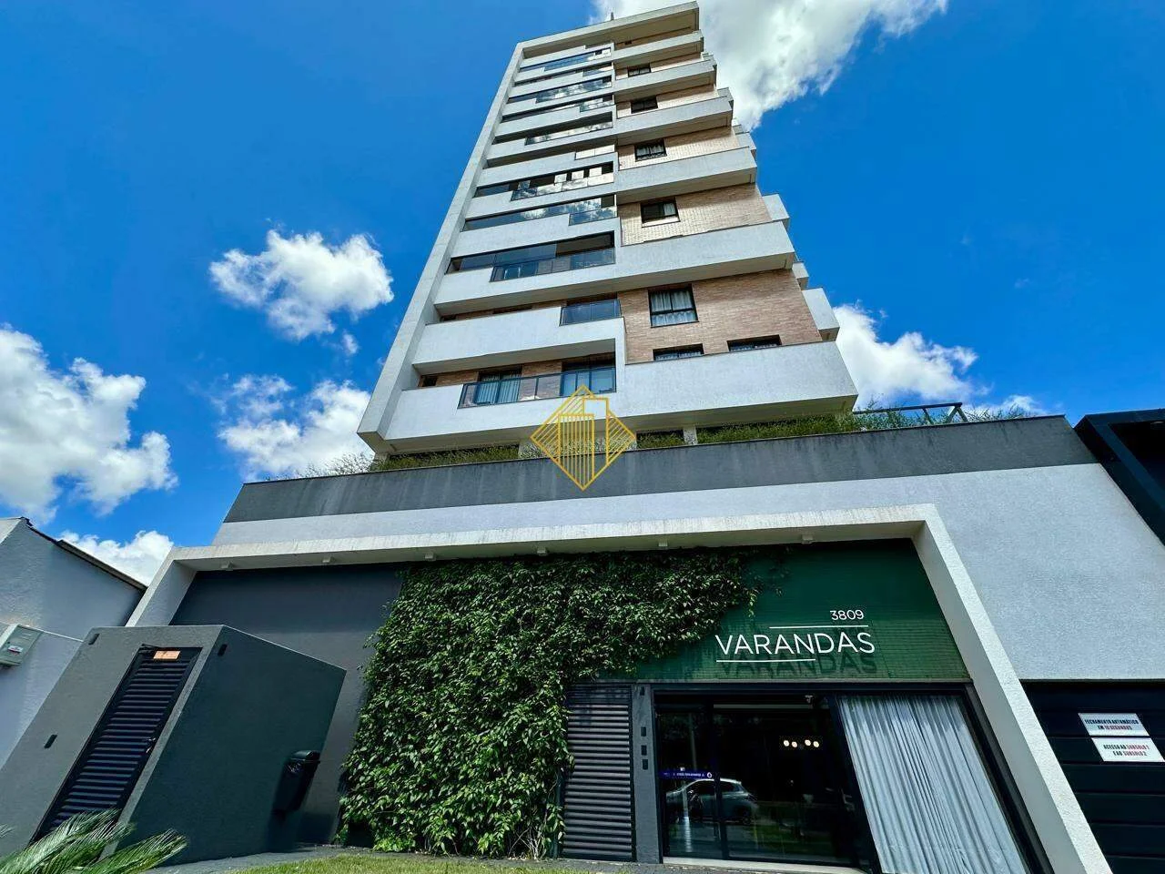 COBERTURA DUPLEX NOVA NO CANCELLI – 3 SUÍTES, VARANGA GOURMET COM 3 GARAGENS