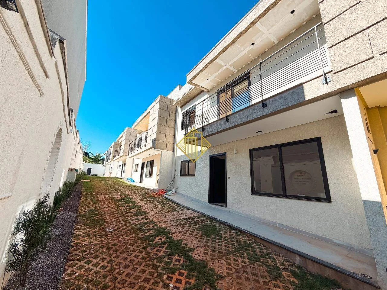 Sobrado à venda em condomínio fechado com 1 suíte + 2 quartos com 130m2.