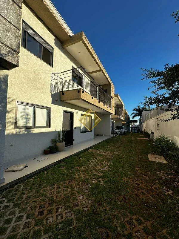 Sobrado à venda em condomínio fechado com 1 suíte + 2 quartos com 130m2.