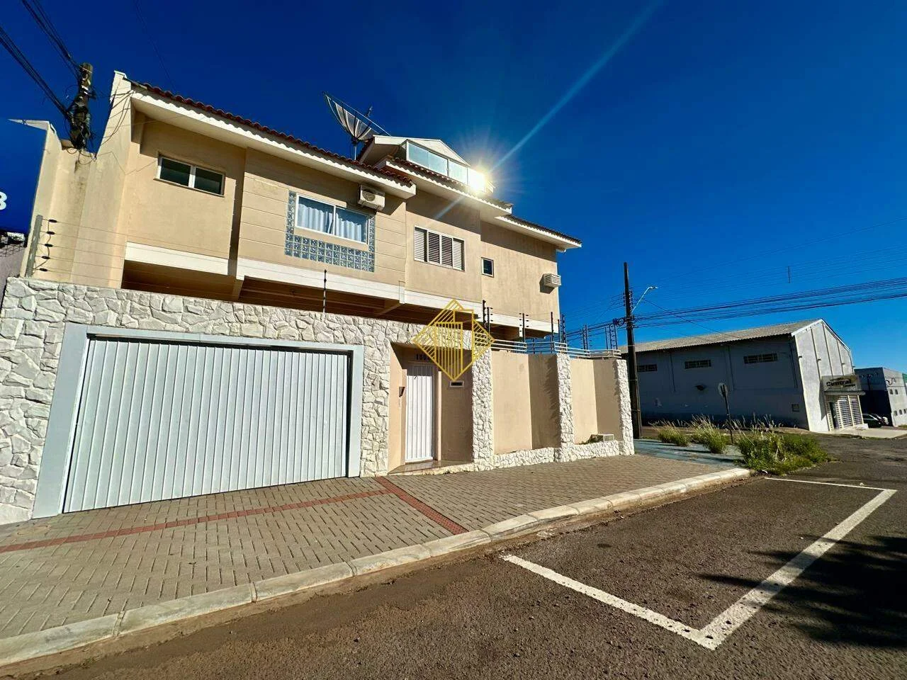 Sobrado para aluguel, 4 quartos, 3 suítes, 4 vagas, Maria Luiza - Cascavel/PR