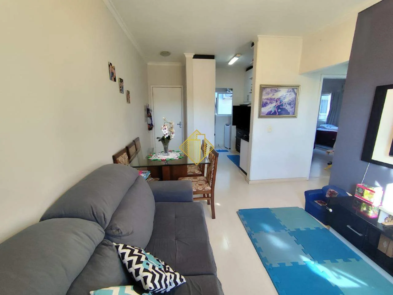 **Excelente apartamento a venda semi mobiliado 02 quartos, em região privilegiada, próximo supermercado, colégio, no Jd Pancera Toledo - PR**