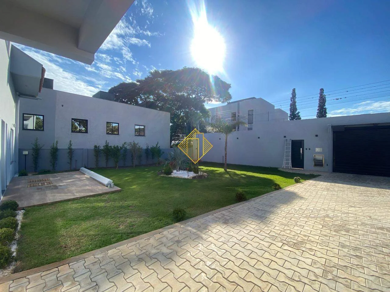 SOBRADO SEMI MOBILIADO COM PISCINA PARA LOCAÇÃO NA VILA INDUSTRIAL - TOLEDO/PARANÁ