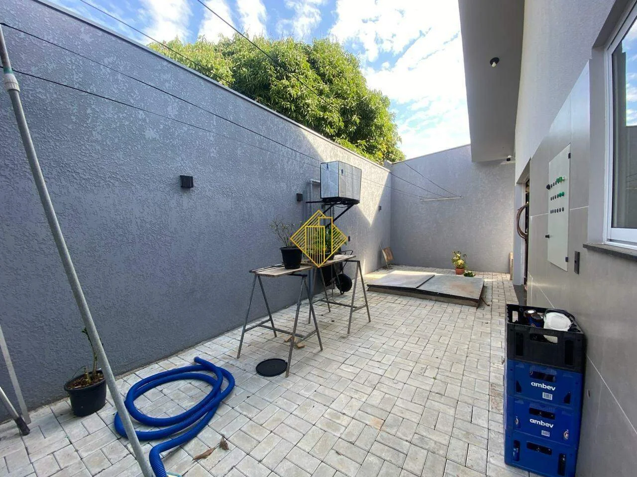 SOBRADO SEMI MOBILIADO COM PISCINA PARA LOCAÇÃO NA VILA INDUSTRIAL - TOLEDO/PARANÁ