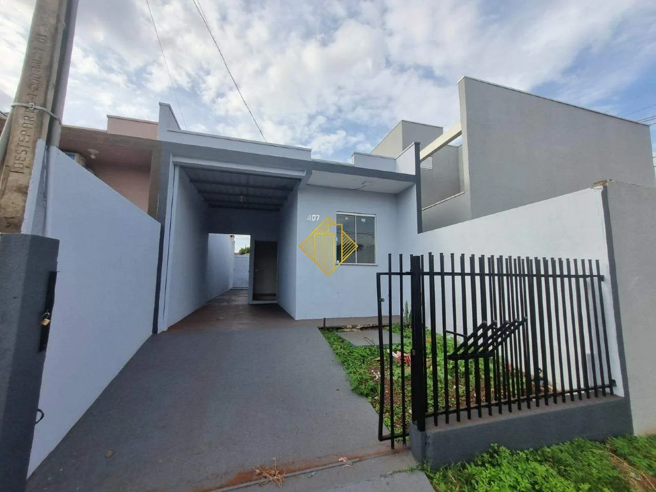 CASA À VENDA COM 02 QUARTOS, GARAGEM COBERTA NO JARDIM PANORAMA II
