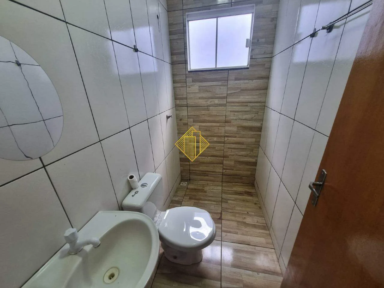 CASA À VENDA COM 02 QUARTOS, GARAGEM COBERTA NO JARDIM PANORAMA II