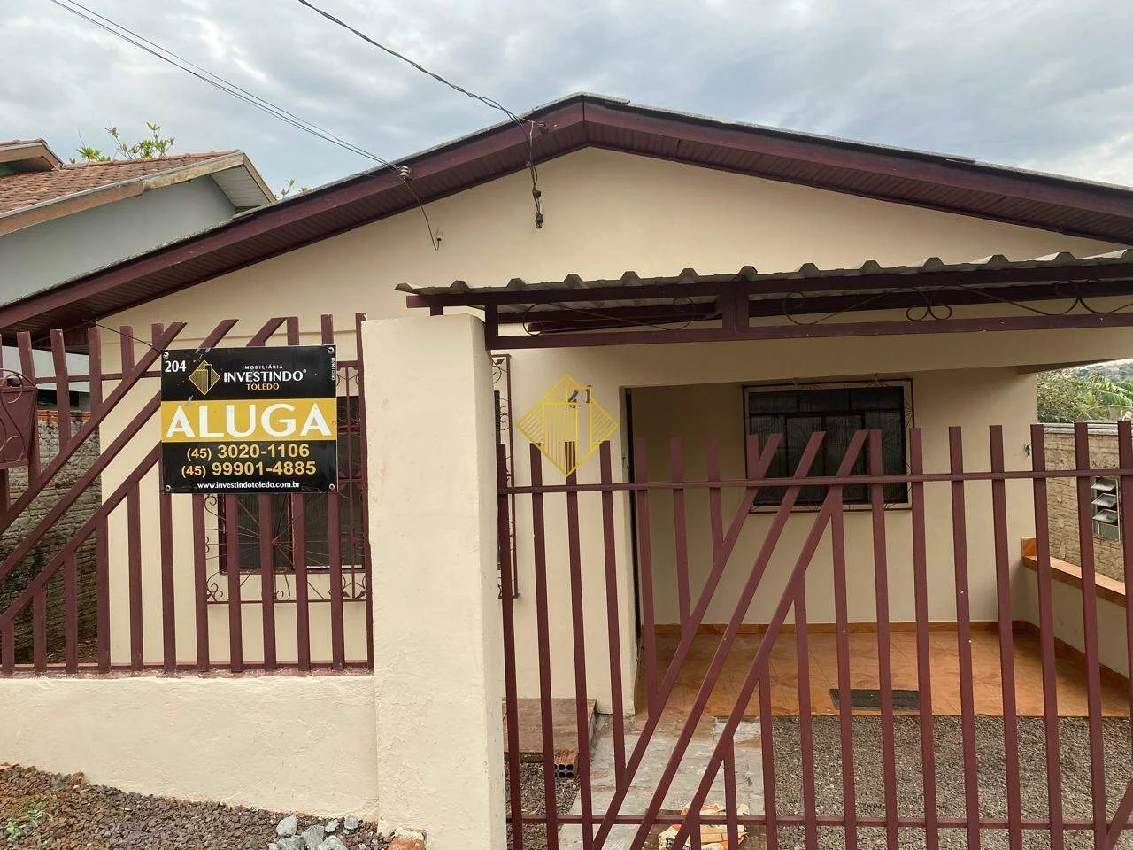 CASA COM QUINTAL PARA LOCAÇÃO NO JARDIM BRESSAN EM TOLEDO/PARANÁ