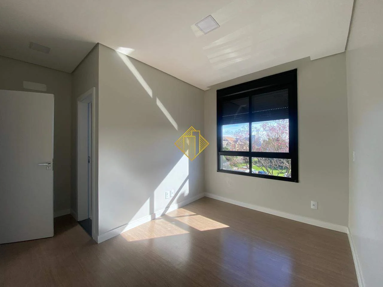 APARTAMENTO COM SUÍTE PARA LOCAÇÃO NO JARDIM LA SALLE EM TOLEDO/PARANÁ
