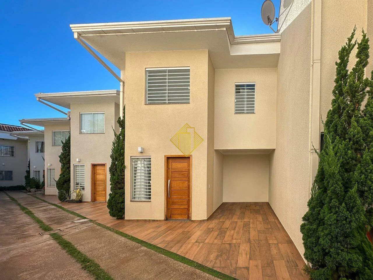 Charme, Conforto e Personalidade em um Belo Sobrado no Cancelli.