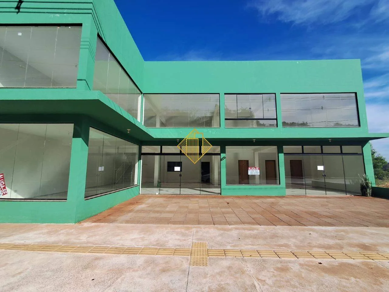 SALA COMERCIAL COM MEZANINO PARA LOCAÇÃO NO JARDIM COOPAGRO EM TOLEDO-PARANÁ